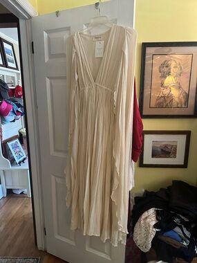 Spirit Ivory V-Neck Pleated Maxi Dress